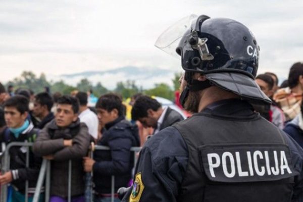 Amnesty: centinaia di rifugiati al confine Croazia-Slovenia abbandonati in condizioni terribili