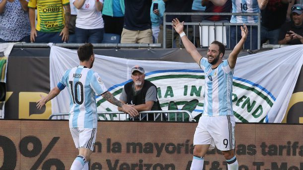 Argentina e Cile volano a suon di gol