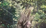 Caduta capelli nelle donne: cause e rimedi