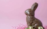 Coniglietti pasquali di cioccolato con olio minerale