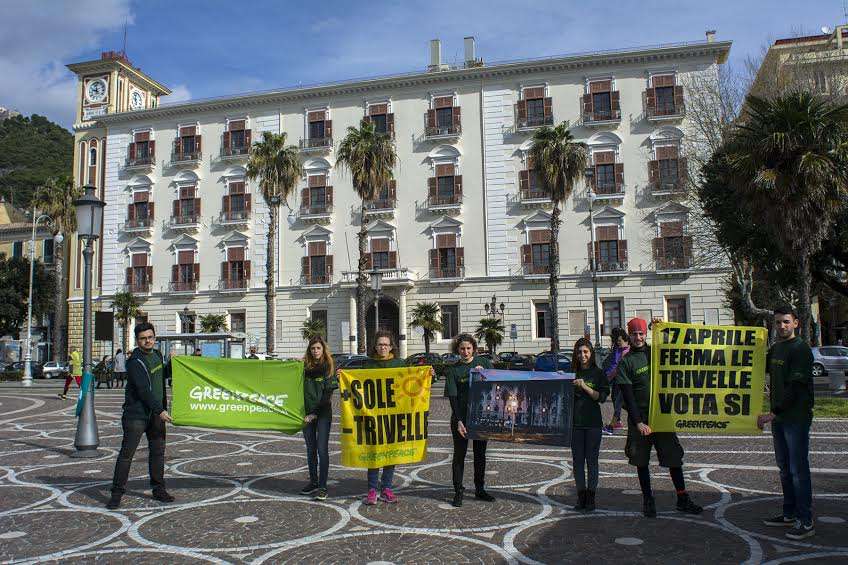 Greenpeace in azione contro le trivelle