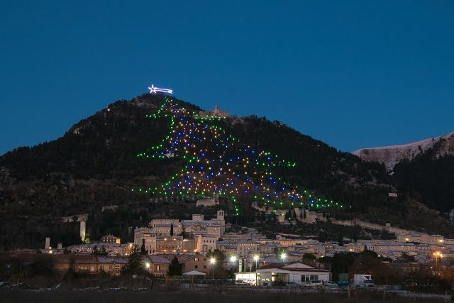 Gubbio da record: l'Albero di Natale più grande del mondo