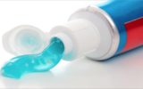 Il dentifricio a base di triclosan aumenterebbe il rischio di cancro