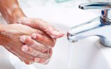 Lavarsi le mani salva la vita