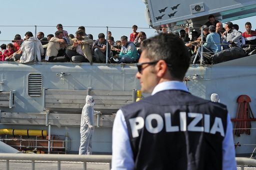 Migranti salvati da un SMS Migranti salvati da un SMS