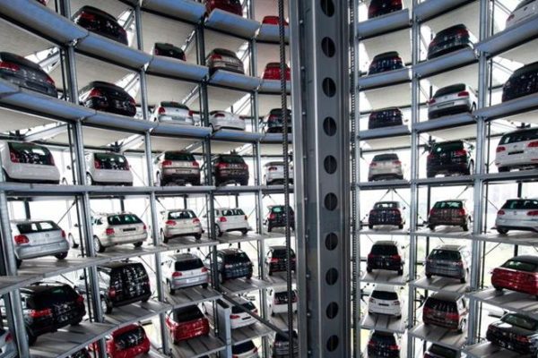 Prima auto: donne più attente alla sicurezza Prima auto: donne più attente alla sicurezza