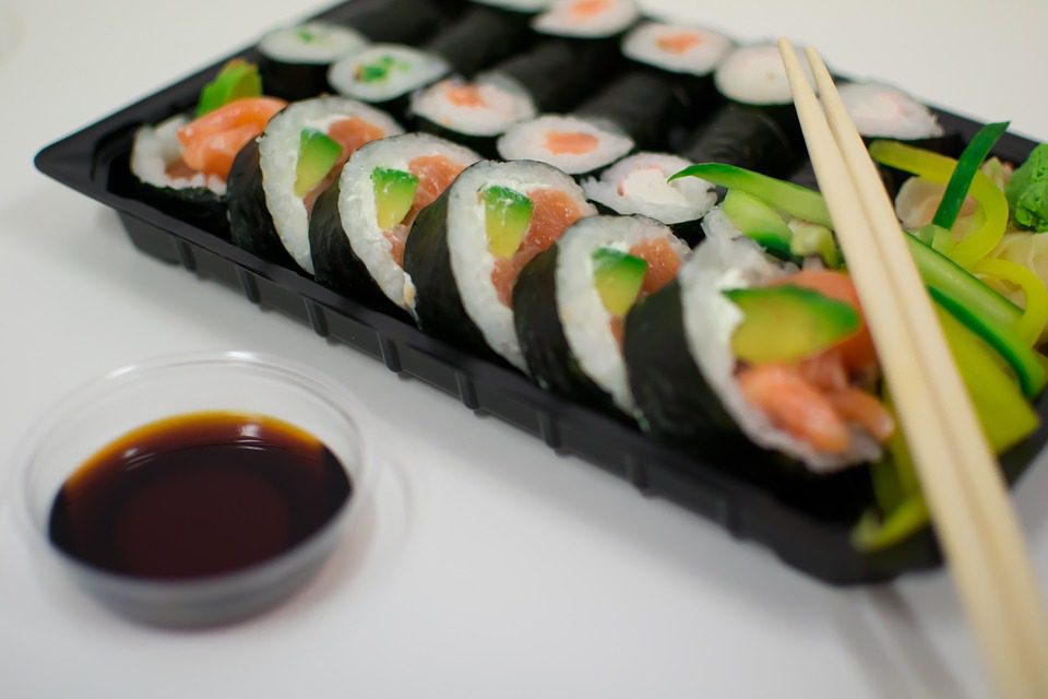 Sushi: tutti i rischi del pesce mal conservato