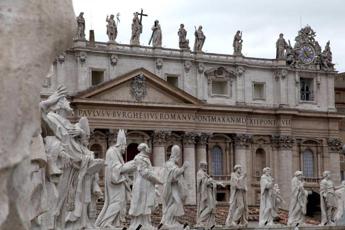 Vaticano apre ai trans: sì al battesimo. Ok a gay padrini e testimoni di nozze