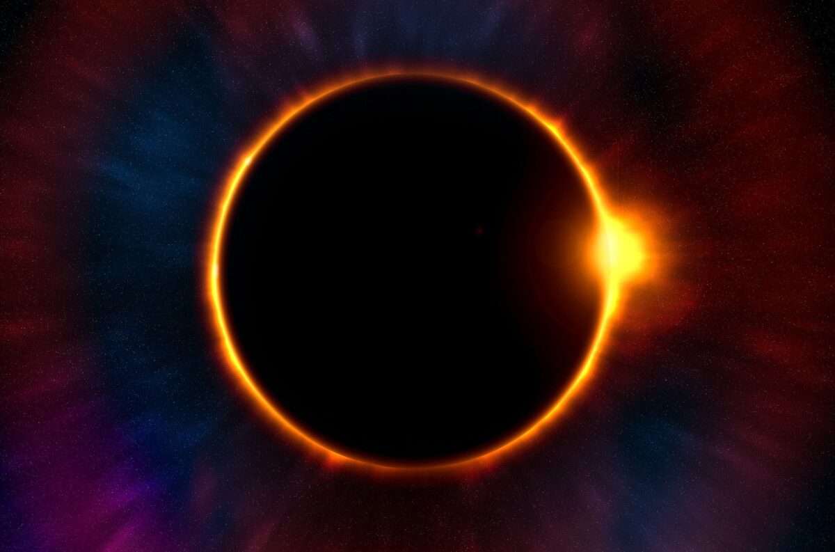 Eclissi ibrida solare