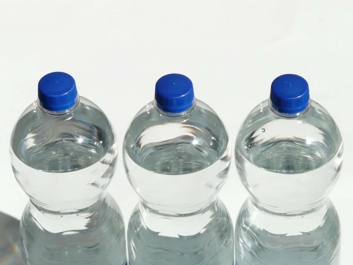 L'evoluzione dei tappi delle bottiglie di plastica