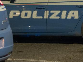 Roma, si fingono poliziotti per rapinarlo in casa e fuggono con Rolex e contanti