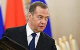 Russia, Medvedev minaccia guerra nucleare totale: "Possiamo colpire ovunque"