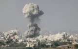 Israele: raid contro 400 obiettivi Hamas a Gaza. Rinviata operazione di terra, si tratta su ostaggi