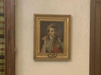 Napoleone 'esiliato' alla Camera, rimosso il quadro del 'conquistatore d'Italia'