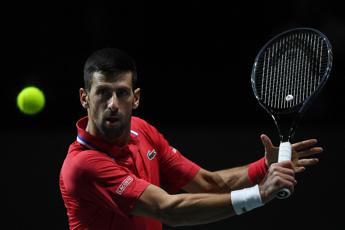 Australian Open, Djokovic supera Etcheverry e vola agli ottavi