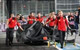 Ferrari di Sainz distrutta da un tombino a Las Vegas: "Inaccettabile" - Video