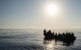 Migranti, in 75 sbarcati a Taranto. Naufraga in fuga dall'Iran: "Meglio morire in mare"