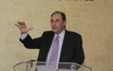 Spagna, spari contro il fondatore di Vox: colpito al volto Vidal-Quadras