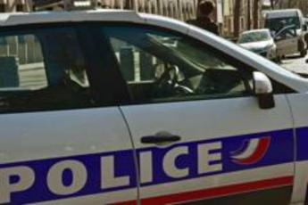 Cadavere a pezzi in valigia a Parigi, omicida confessa: "Ha trattato male mia moglie"