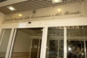Pandoro griffato Chiara Ferragni, da Antitrust multa di oltre 1 milione di euro Chiara Ferragni