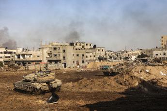 Gaza, Hamas: "Raid di Israele su campo profughi, 70 morti"