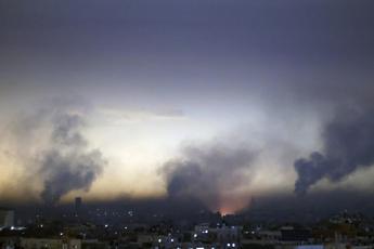 Israele-Hamas, media palestinesi: "Intensi bombardamenti su Gaza"