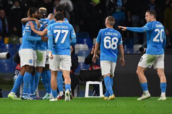 Napoli-Cagliari 2-1, decidono i gol di Osimhen e Kvaratskhelia
