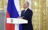 Russia, Putin: "Attaccare la Nato? Solo fesserie di Biden"