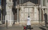 Venezia, blitz degli attivisti del clima contro la Basilica di San Marco