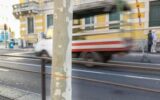 Cavo acciaio teso in strada a Milano, fermato complice: si cerca terza persona