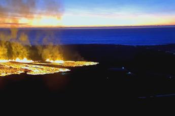 Eruzione Islanda, lava avanza: evacuazione per Grindavik