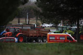 Francia, auto travolge agricoltori in protesta: morta una donna