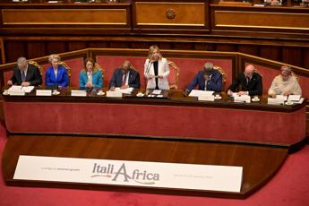 Italia-Africa, Meloni: "Da oggi via approccio predatorio o caritatevole'