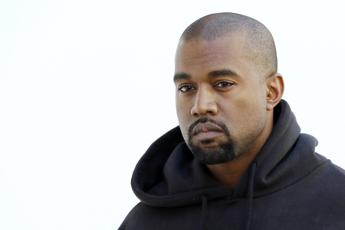 Kanye West posta foto della moglie seminuda. Fan in rivolta