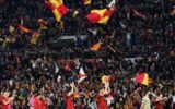 Lazio-Roma, ferito alla testa da un petardo: arrestato tifoso che l'ha lanciato