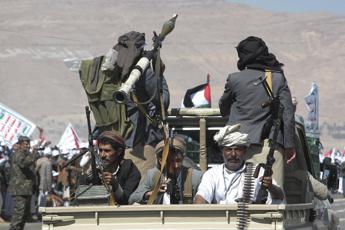 Nuovi raid Usa: "Colpiti missili Houthi nello Yemen"
