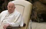 Papa Francesco: "Ho il respiro ancora affannato". E non legge il discorso