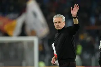 L'esonero di José Mourinho da tecnico della Roma scuote anche il mondo dello spettacolo