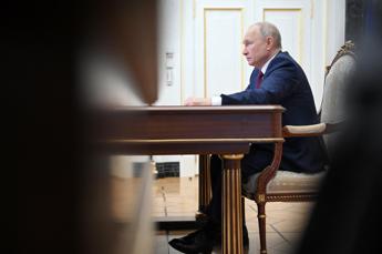 "Russia al gelo e riscaldamenti rotti, Putin preoccupato in vista del voto"