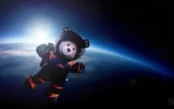 Spazio, l'orsetto spaziale GiGi in volo con l'Axiom 3