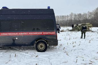 Ucraina, servizi Kiev su aereo russo abbattuto a Belgorod: "Sia missili che persone a bordo"