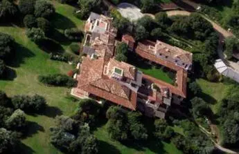 Berlusconi, in vendita la villa in Costa Smeralda: mezzo miliardo di euro per la Certosa