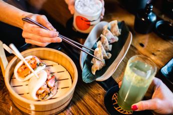 Non solo sushi-bar, ecco l'izakaya: cucina asiatica tra esperienza e condivisione