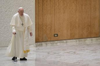 Papa Francesco, ancora sintomi influenzali: sospese udienze oggi