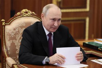 Putin: "Ucraina-Nato, minaccia per la Russia". E 'vota' Biden: "Meglio di Trump"