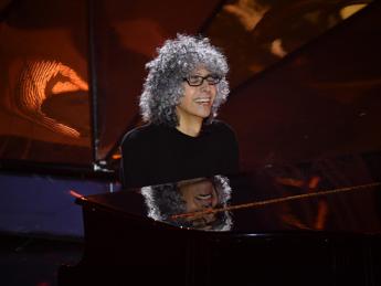 Sanremo 2024, Giovanni Allevi commuove il Festival: "Suono con la mia anima"