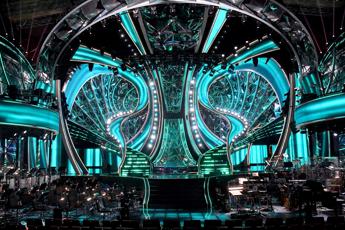 Sanremo 2024, prima serata al via: Amadeus, Mengoni e show con i 30 cantanti