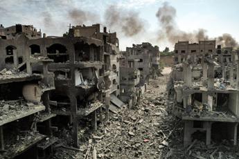 Raid Israele su Deir al Balah e Jabalia, altri 17 morti a Gaza