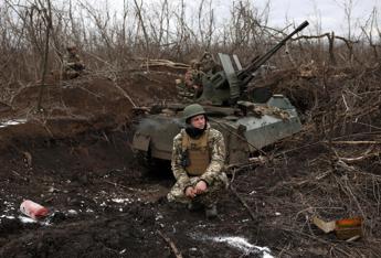 Russia: "Francia manda 2000 soldati in Ucraina". Parigi: "Fake news"