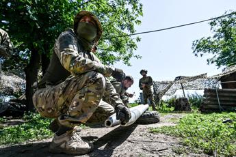 Ucraina, nuovo pacchetto di armi Usa: "Basteranno solo per un paio di settimane"